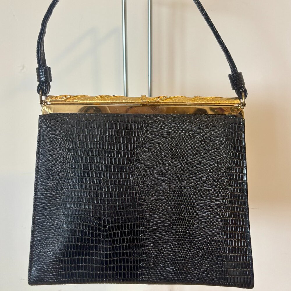 Stunning Impeccable Vintage Leather Purse with beautiful detailed frame